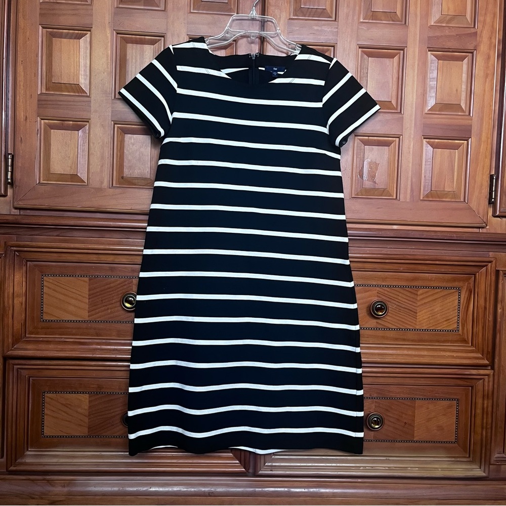 NWOT GAP Black and White Sheath Mini Dress Size!